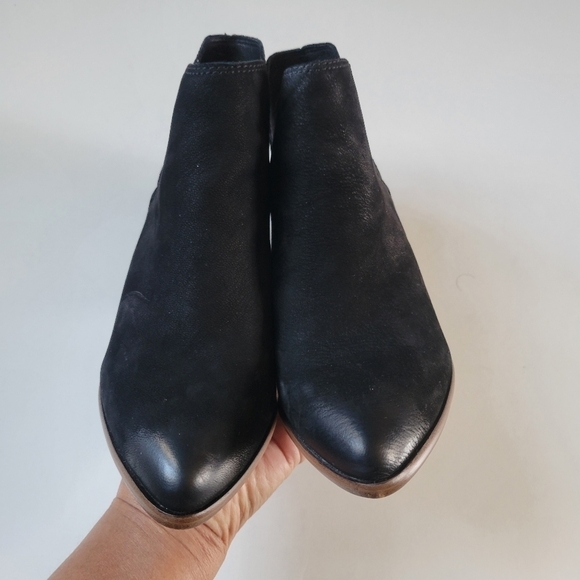 Frye Reyna Cut Out ancke booties size 7. - Picture 6 of 12